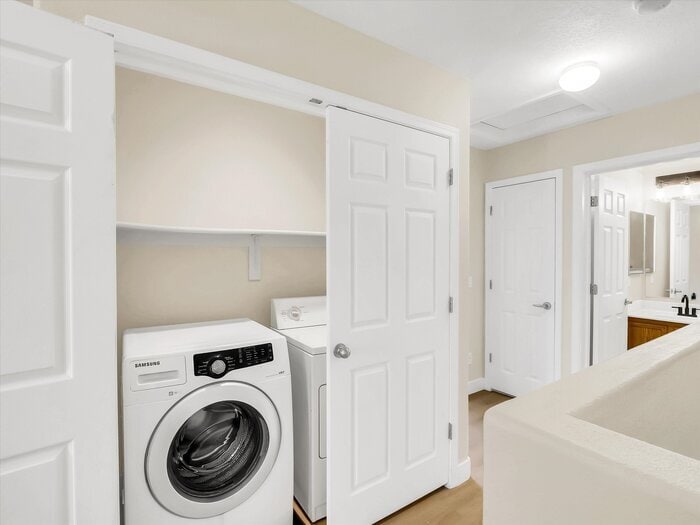 Building Photo - 1330 S Aaron