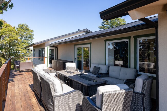 Building Photo - 22533 Majestic Dr