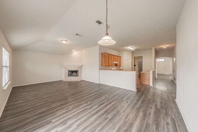 Building Photo - 636 Saddleway Dr