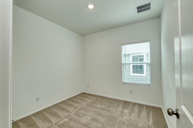 Building Photo - 1123 Catfish Ln