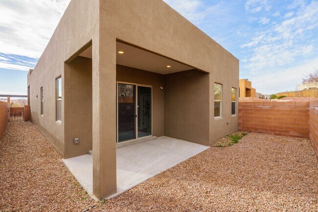 Building Photo - 3289 Oakmount Dr SE
