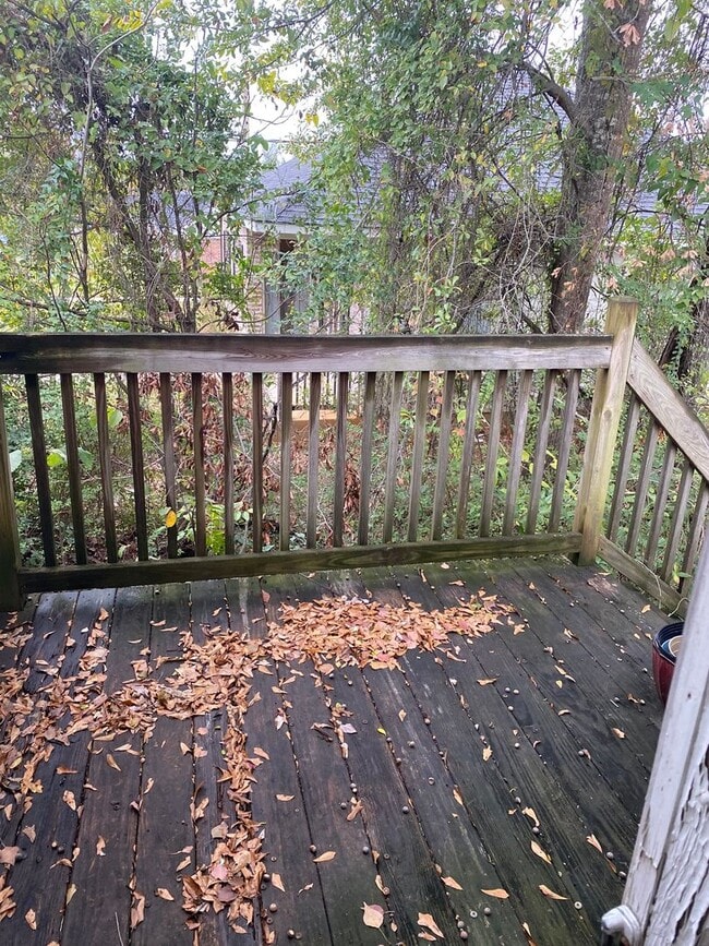 Building Photo - 600 Minden St