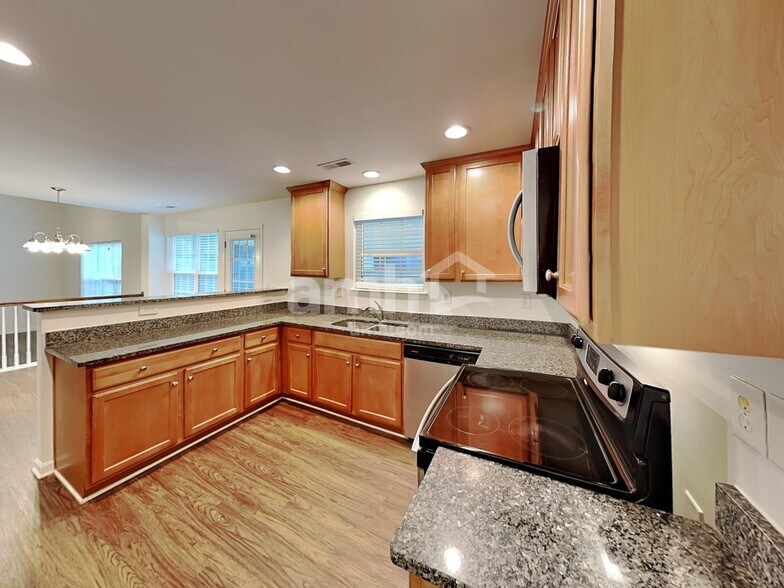 Building Photo - 7673 Natalie Commons Dr