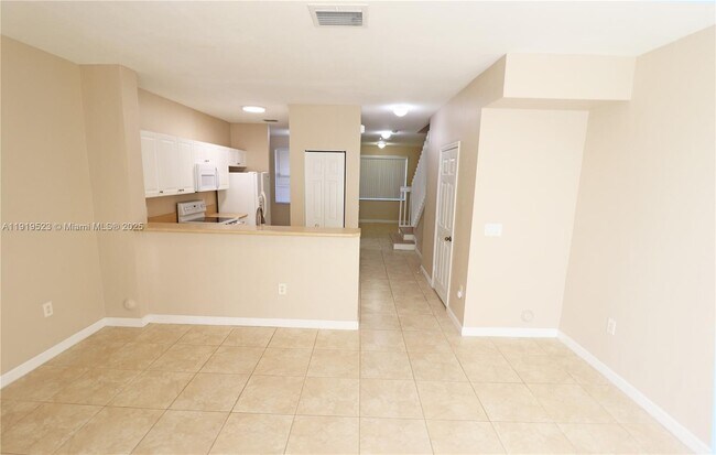 Building Photo - 230 SE 29th Ave