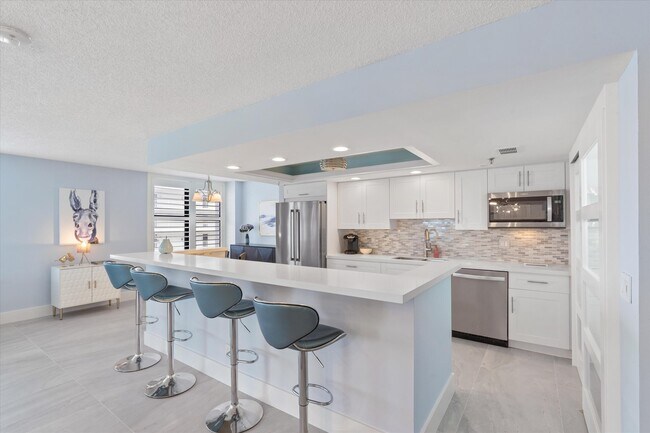 Building Photo - 3115 S Ocean Blvd