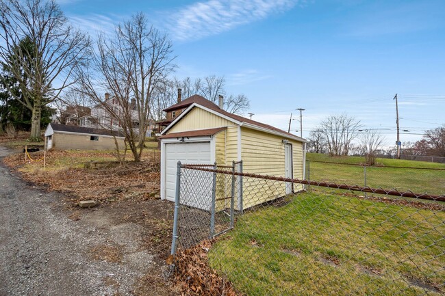 Building Photo - Gorgeous 2 bedroom home in Munhall availab...