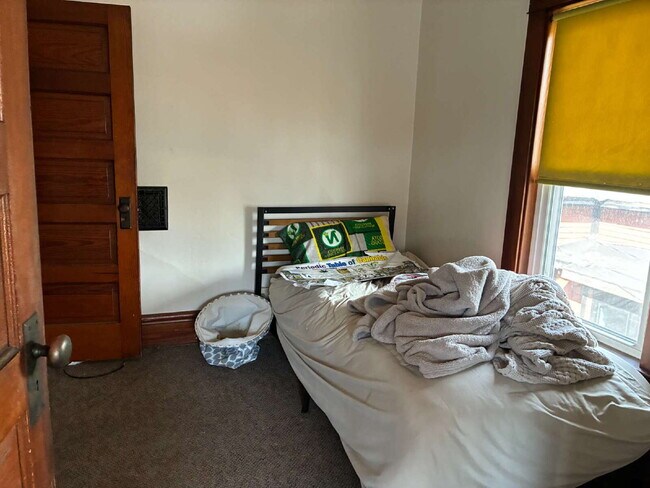 Building Photo - 3 bed 1 bath near UWEC! Available June 1st