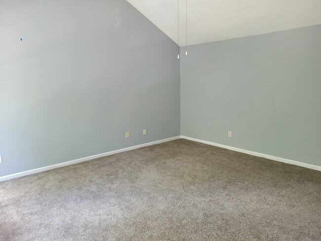 Building Photo - 2266 Charleston Pointe SE