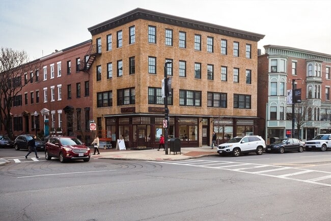 Building Photo - 534 Tremont St