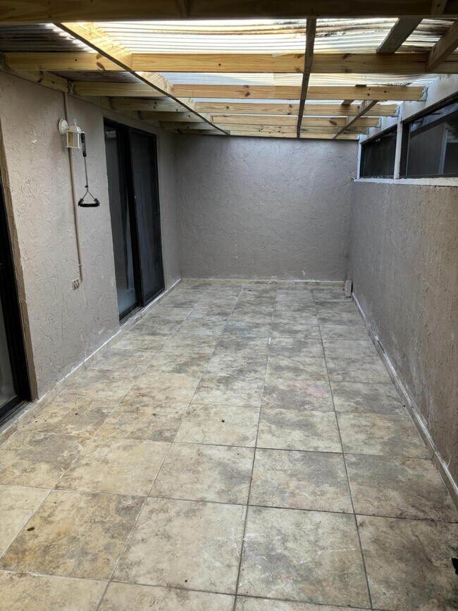 Building Photo - 12761 Westhampton Cir