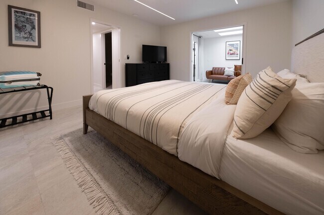 Building Photo - 179 Gran Via