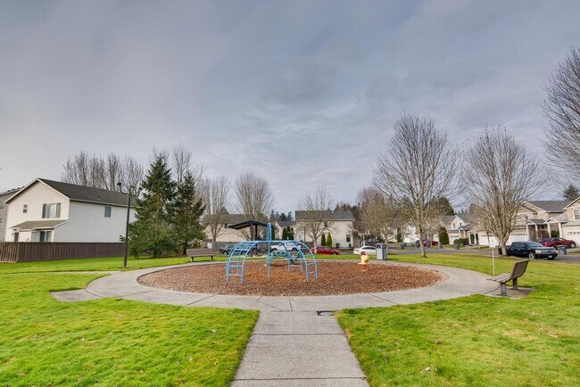 Building Photo - Great Single Family Home In Central Hillsb...