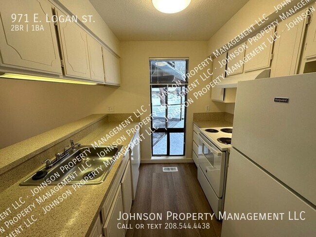 Building Photo - Beat this location!  At base of Boise Foot...