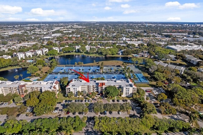 Building Photo - 825 Egret Cir