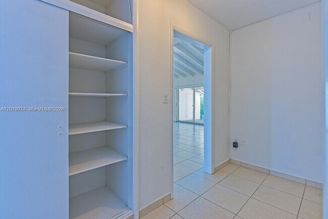 Building Photo - 5400 Orduna Dr