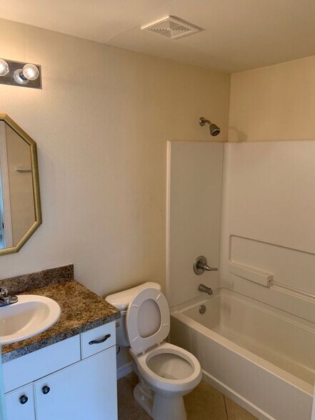 Building Photo - 36 Bunker View Dr