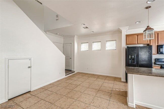 Building Photo - 3645 Lakeside Villas Ave