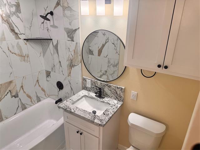 Building Photo - 914 W Hunt St