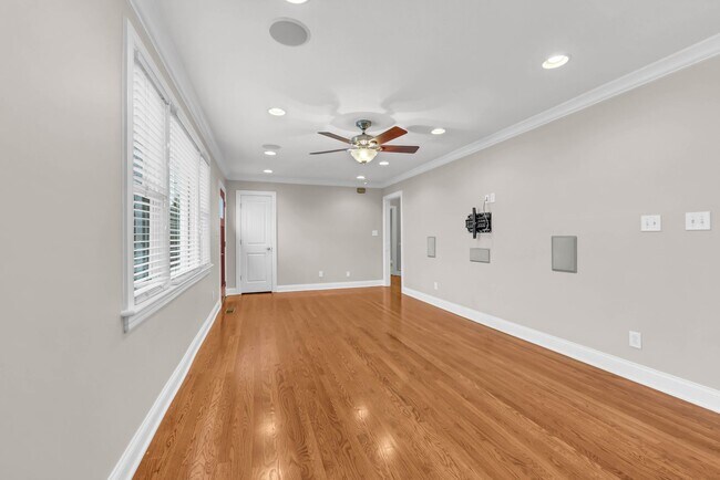 Building Photo - Great Location! Memorial Dr! Beautiful 3 Bedroom 2 Bath Ranch over Unfinished Basement!!