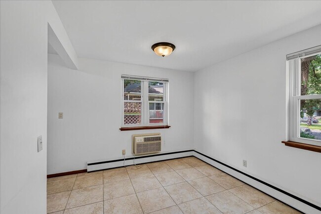 Building Photo - 5809 Raymond Rd