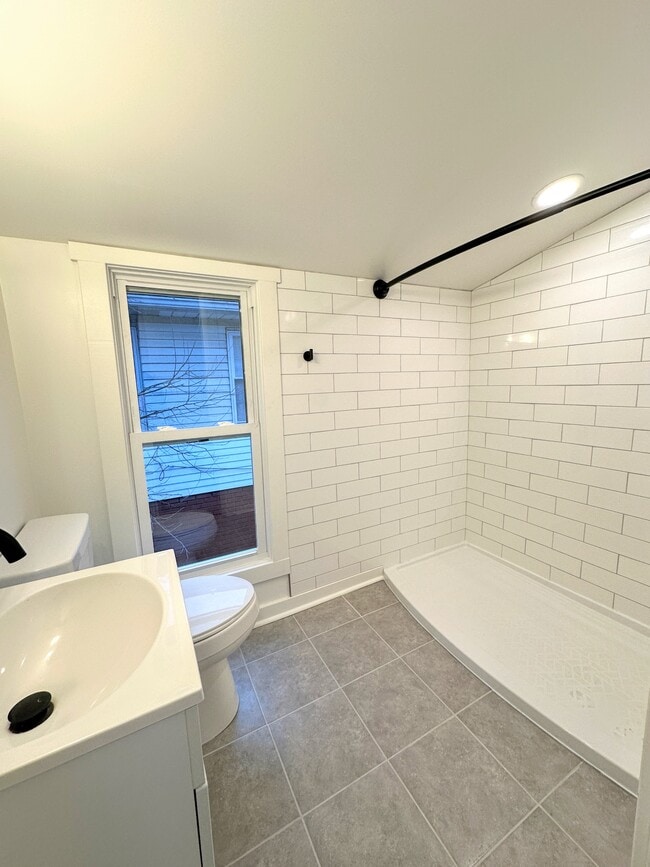 Building Photo - 1337 Methyl St