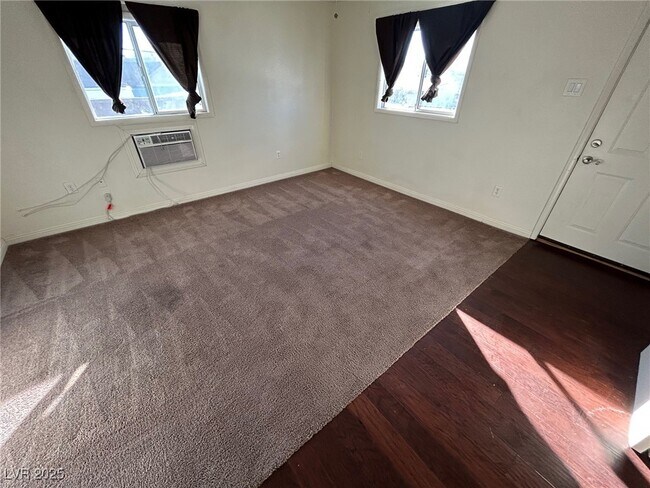 Building Photo - 113 Cedar St