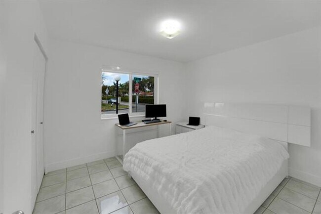 Building Photo - 17255 NW 72nd Ct