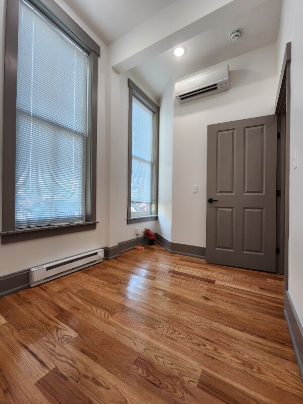 Building Photo - 1725 Elm St