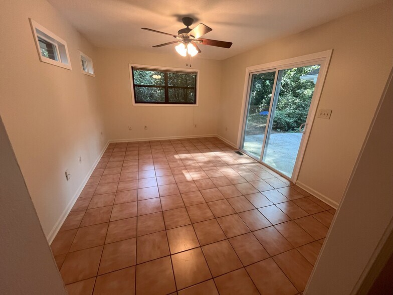 Master bedroom suite opens to private patio - 1405 Southland Vista Ct NE