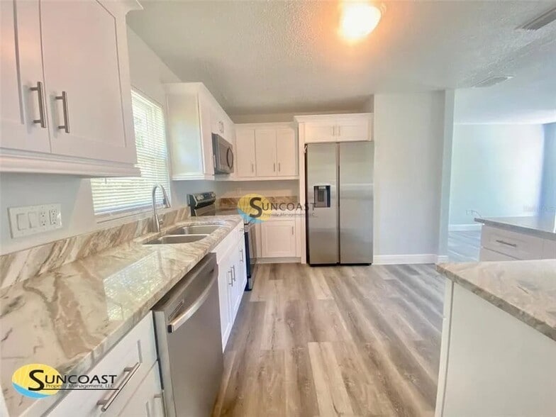 Building Photo - 1419 NE 25th Pl