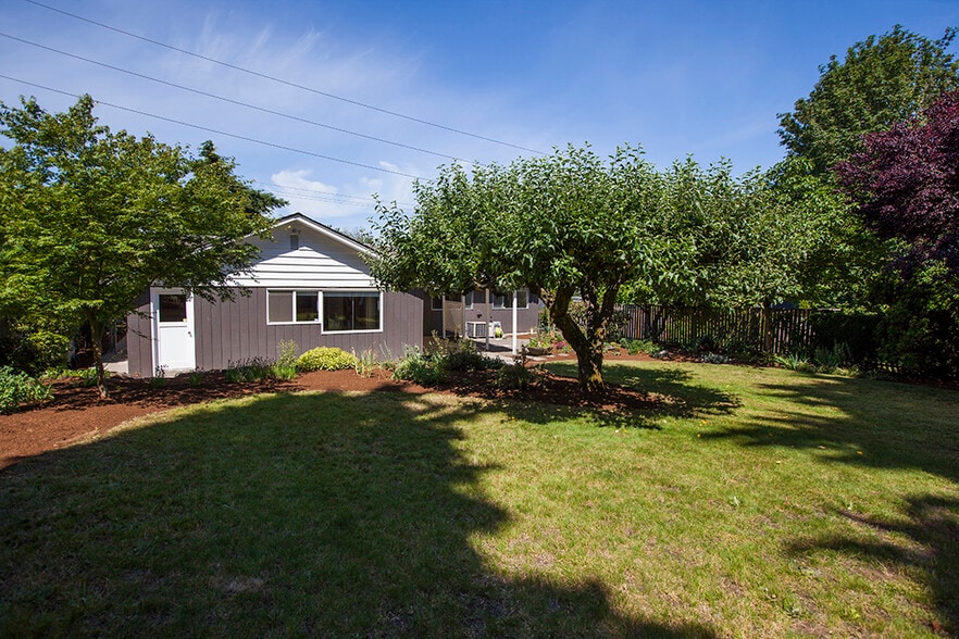 Building Photo - 26 6th St S