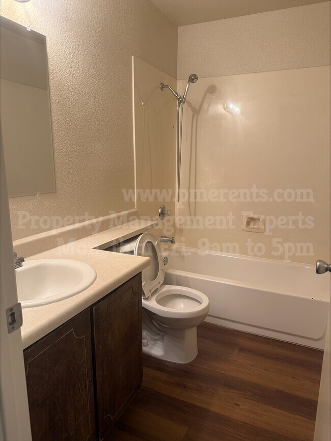 Building Photo - 8824 Fox Creek Dr