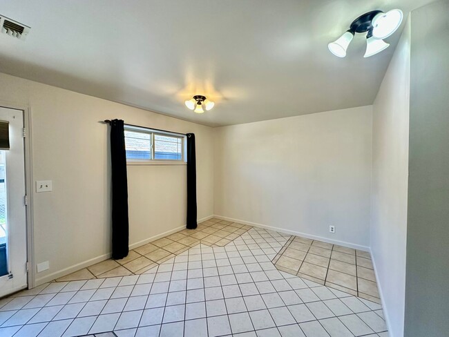Building Photo - Large 3-Bedroom, 1-Bath Duplex with ALL UT...