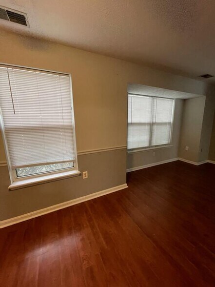 Building Photo - 818 Rubel Ave
