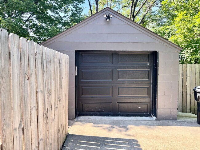Building Photo - 11307 E Peery St