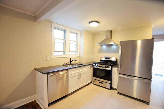 Building Photo - Two Bedroom Two Bath 112 Quarry