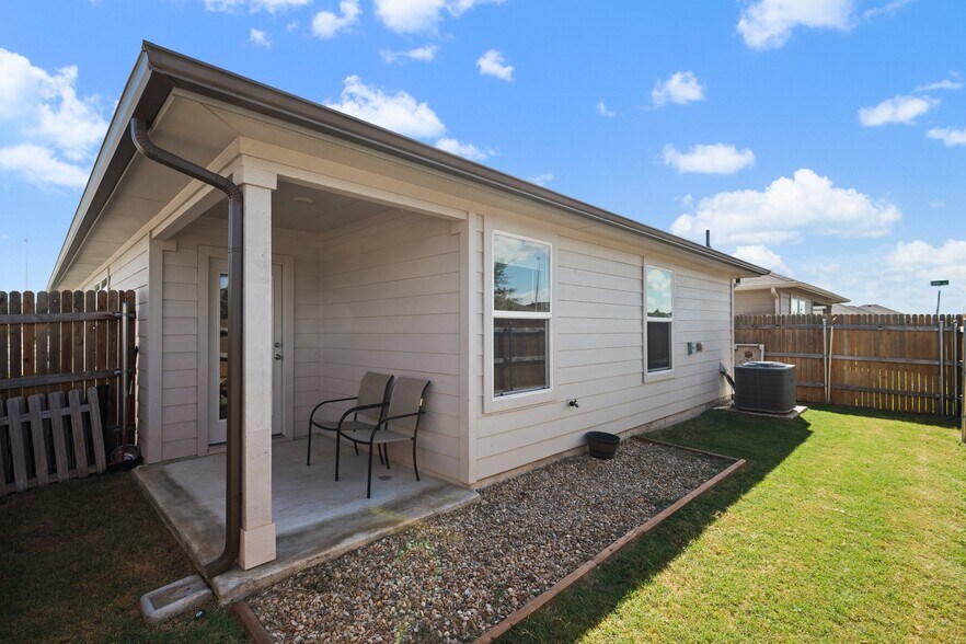 Building Photo - 140 Skipping Stone Ln