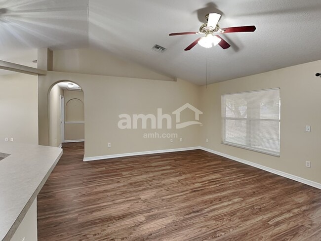 Building Photo - 1322 Lake Idamere Blvd