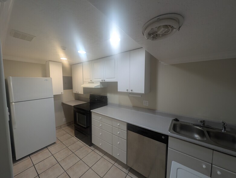 Building Photo - 5750 S Dynasty Oaks Cir