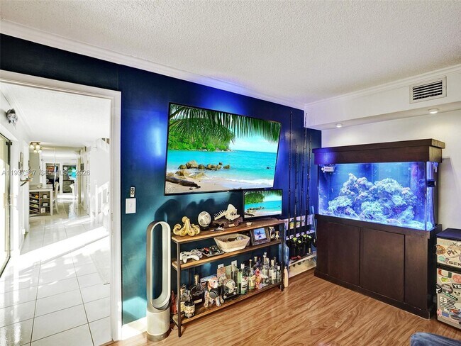 Building Photo - 11861 SW 9th Manor