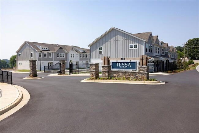 Building Photo - 622 Shallowford Rd