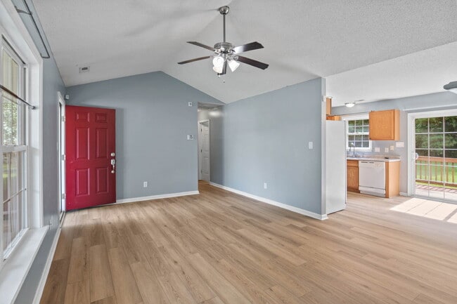 Building Photo - "Charming 3-Bedroom Sanctuary with 2 Full ...