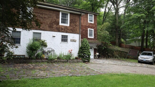 Building Photo - 19 Gaylord Dr N