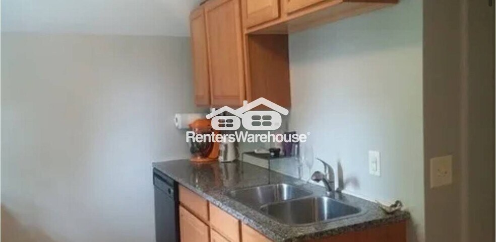 Building Photo - 752 Carroll Ave