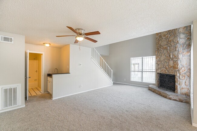 Building Photo - 5731 Easthampton Dr