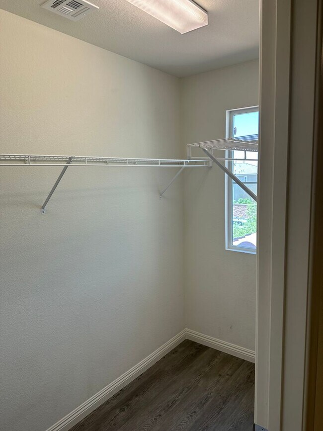 Building Photo - 2983 Duverney Ave