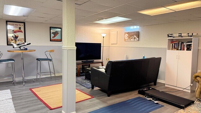 Building Photo - 44432 James Ct