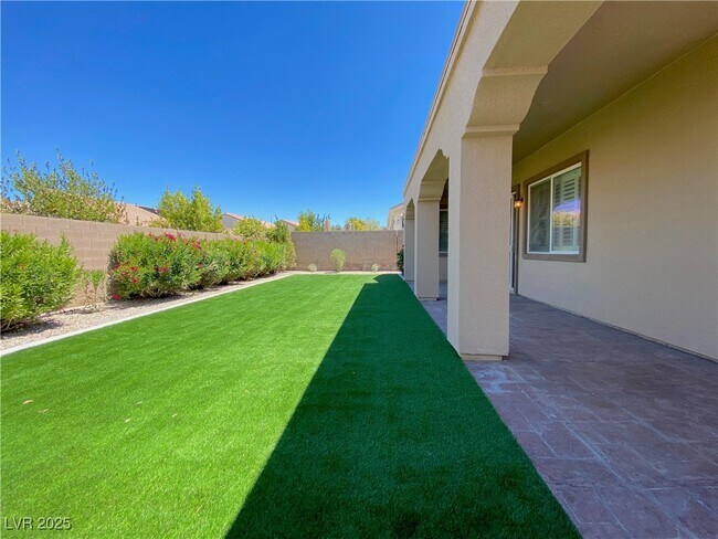 Building Photo - 2768 Kindeace Ave