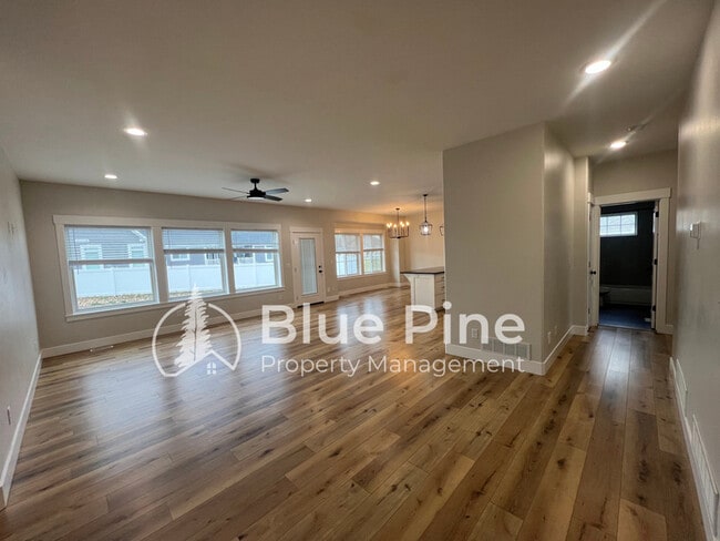 Building Photo - 1104 Cypress Loop