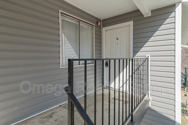 Building Photo - 1600 14th Ave E